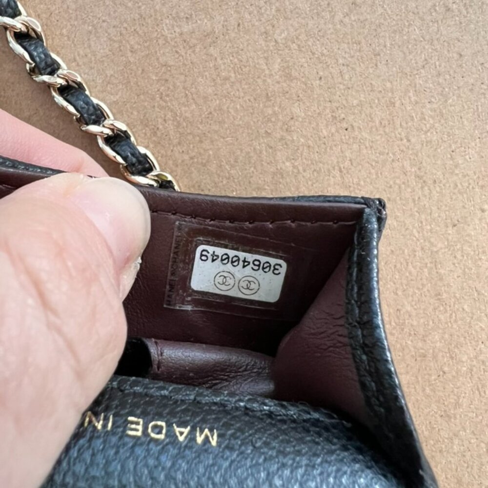 Chanel Airpod pro quilted leather case - Picture 8 of 9